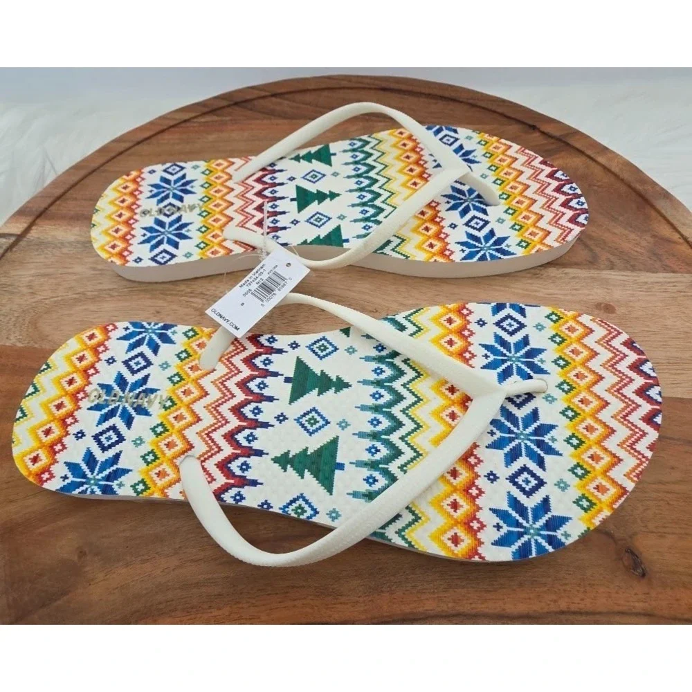 Old Navy Womens Fair Isle Holiday Snowflake Flip Flop Sandals White Size 8 NWT